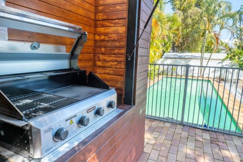 Hampton's House @ Southport - 3Bed Home+ Pool/BBQ Casa in Surfers Paradise