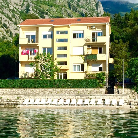 Apartment Ivanišević 2 Condo in Dobrota