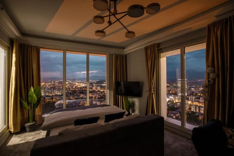 Bedroom, City view