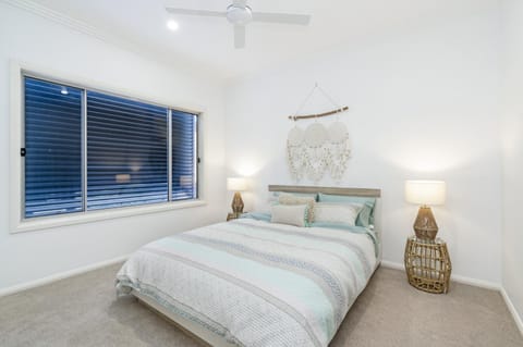 Catch and Relax- 15a Baldwin Street SWR Full Linen Provided Villa in South West Rocks