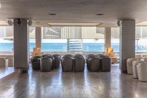 Lounge or bar, Food and drinks, Landmark view, Sea view