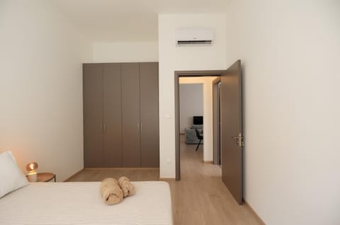 Bedroom, wardrobe, air conditioner