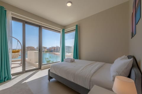 Light-Filled 4-Bedroom Villa in Tawila, El Gouna. Jacuzzi & Lagoon Villa in Hurghada