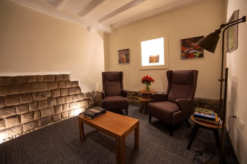 Library, Living room, Seating area