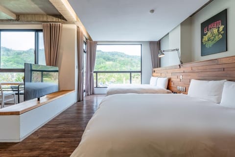 Bed, Natural landscape, Photo of the whole room, Bedroom, Mountain view