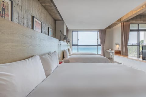 Bed, Natural landscape, Photo of the whole room, Sea view