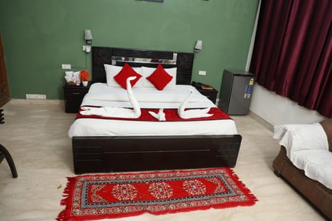 Ashray House Noida Bed and Breakfast in Noida