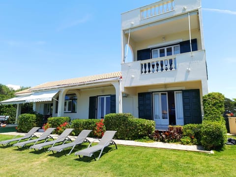 Property building, Garden, Garden view, sunbed