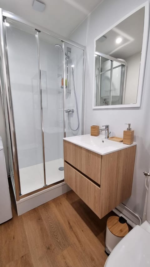 Shower, Bathroom