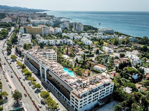 Property building, Bird's eye view, Beach, City view, Pool view, Sea view, Street view, Swimming pool