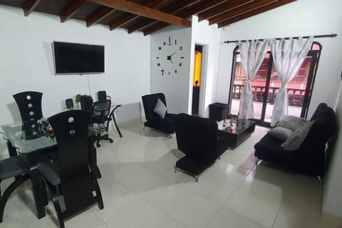 amplio y comodo apartamento cerca al cc viva envigado y cc mayorca Apartment in Envigado