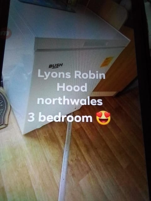 Deluxe 3 bedroom Lyons Robin hood oaklands with free wifi free sky Apartment in Rhyl