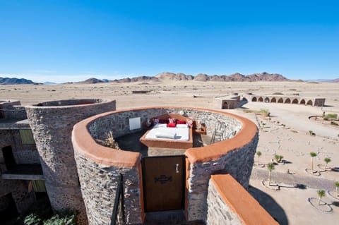 Bed, Bird's eye view, Decorative detail, Landmark view