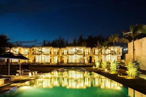 Property building, Pool view