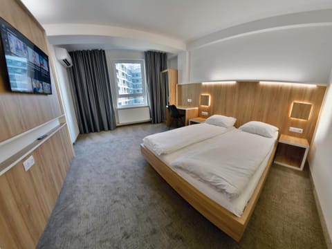 Bed, TV and multimedia, Bedroom, air conditioner