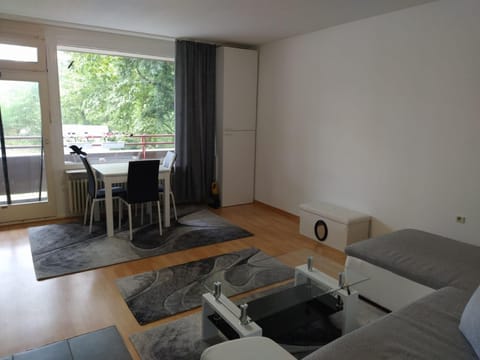 B006 Schöne, helle Ferienwohnung Apartment in Koblenz