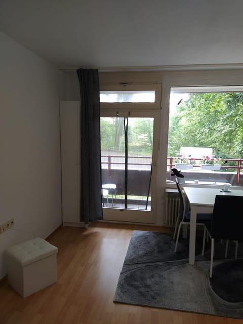 B006 Schöne, helle Ferienwohnung Apartment in Koblenz