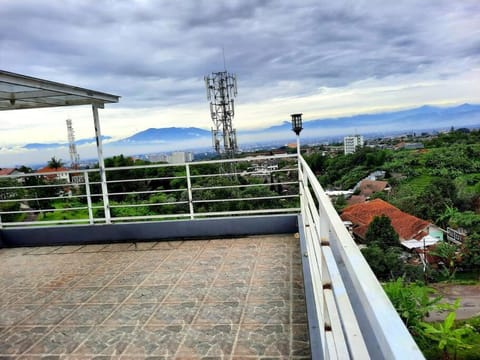 Mountain Scenic Villa Bandung Chalet in Parongpong