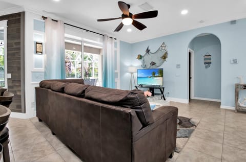 Stylish & Bright Mins to Downtown Pool Parking Casa in North Port