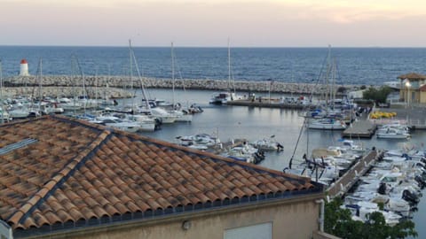 Magnifique vue mer et port Apartment in Sausset-les-Pins