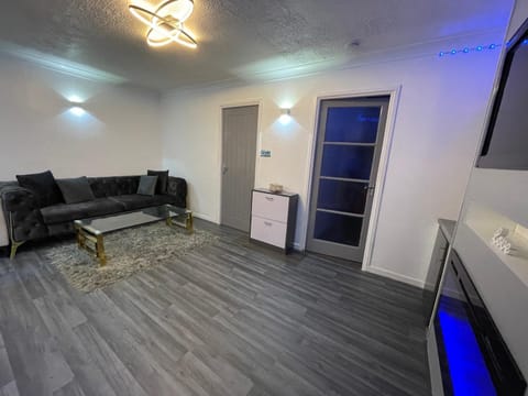 Newly refurbished modern 2 bedroom flat Eigentumswohnung in Felixstowe