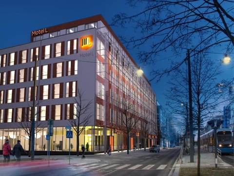 Property building, Facade/entrance, Night, Street view, Location