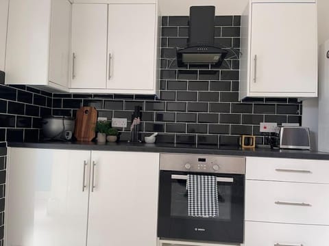 2 Bedroom House next to Slade Green Station Apartment in Dartford