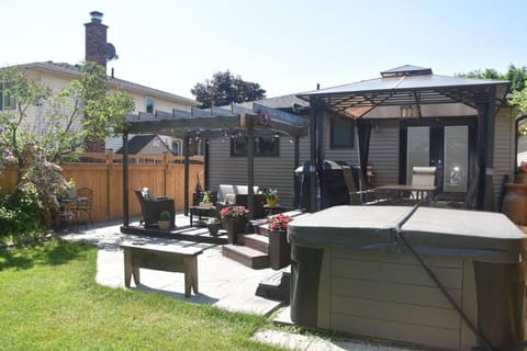 Patio, Hot Tub, Garden view