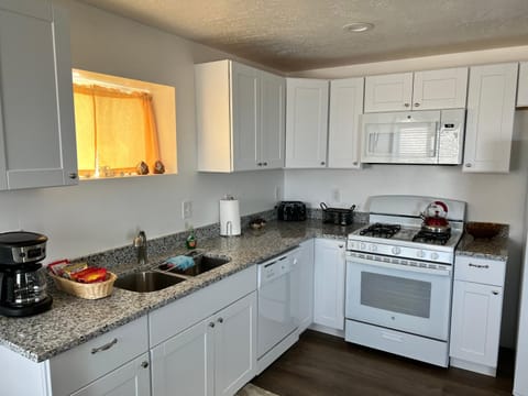 Perfect Little Place Apartment in Tooele