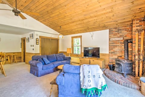 Cozy North Conway Home Walk to Slopes and Dtwn Maison in North Conway