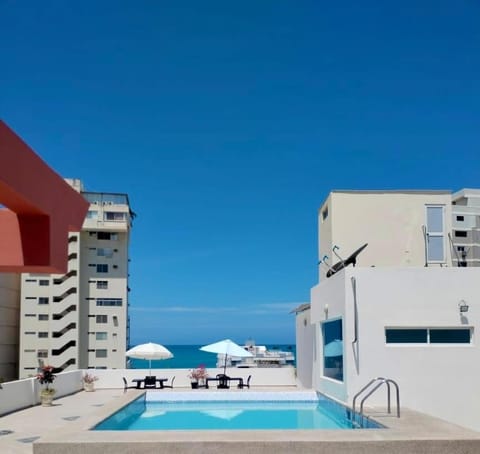 DEPARTAMENTO, a una calle de la PLAYA Y MALECÓN Apartment in Salinas