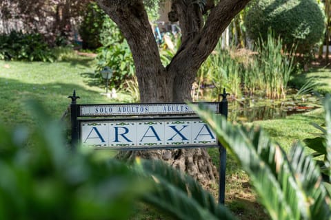 Facade/entrance, Garden