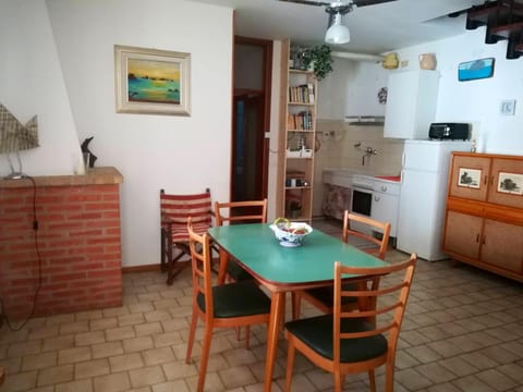 One bedroom apartement at Marina di Ravenna 400 m away from the beach with enclosed garden and wifi Condo in Marina di Ravenna