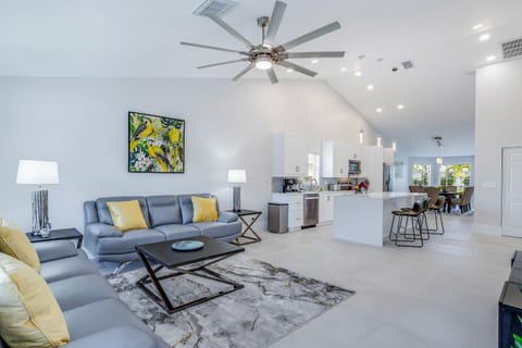 Beach House on 5th Casa in North Naples