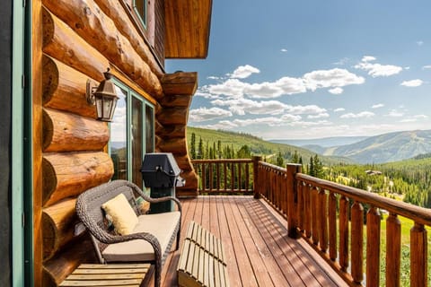 Three Sisters Ranch House in Big Sky