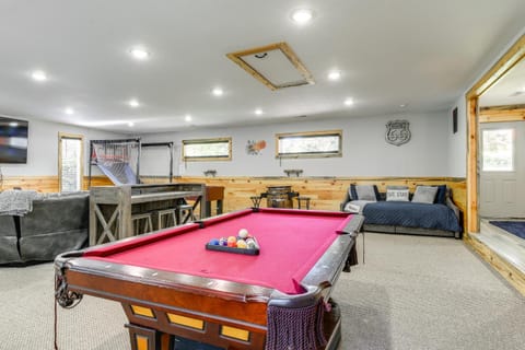 Kodak Family Cabin Game Room, Hot Tub and Mini Golf House in Sevierville