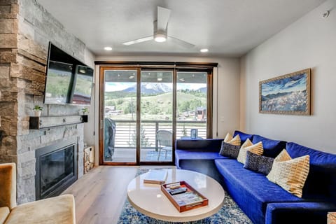 Blue River Flats Condo - Beautiful Silverthorne Getaway House in Silverthorne