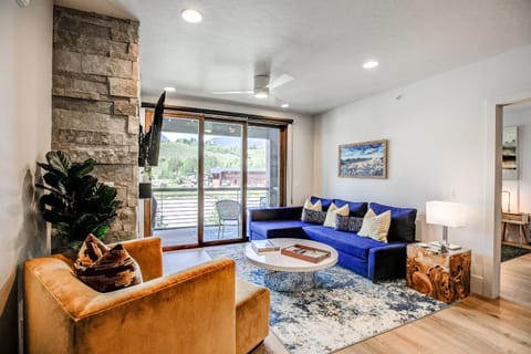 Blue River Flats Condo - Beautiful Silverthorne Getaway House in Silverthorne