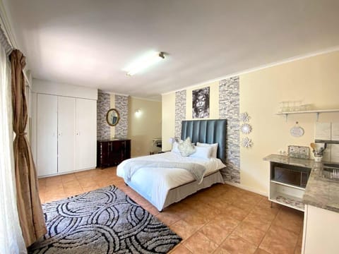 MT Perry Bed and Breakfast in Sandton