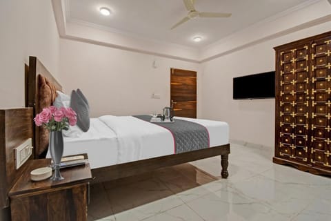 OYO Townhouse 1115 The Circle Airport Hotel in Jaipur