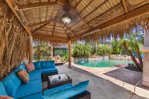 Paradise private resort with waterfall pool Casa in Indio