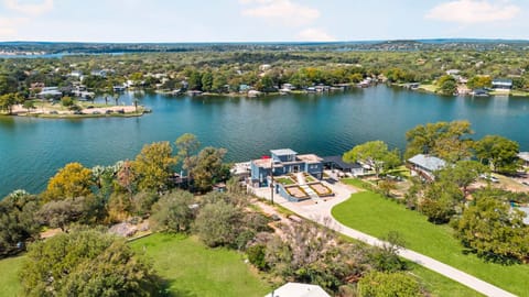 Waterfront House with Boat And Jet Ski Slips and Pet Friendly Maison in Granite Shoals