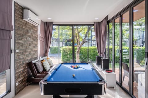 Billiard, Living room