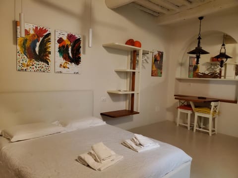 CASINA TOSCANA, Cozy studio in the heart of Campiglia Marittima with FREE Wi-Fi Apartment in Campiglia Marittima