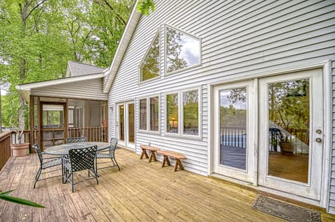 S'thern Rock House in Smith Mountain Lake