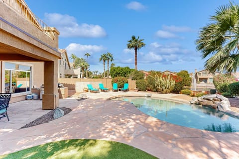 Lakeside Tropical Retreat House in Chandler