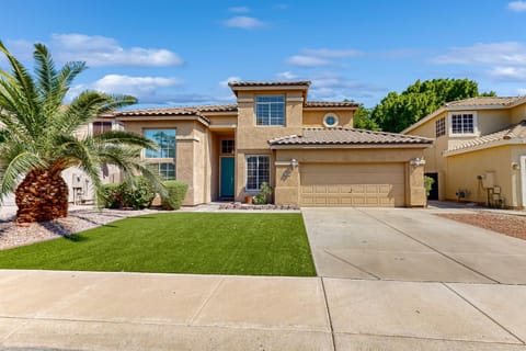 Lakeside Tropical Retreat House in Chandler