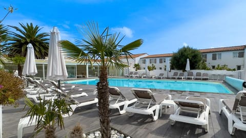 Patio, Pool view, Swimming pool, sunbed