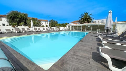 Pool view, Swimming pool, sunbed