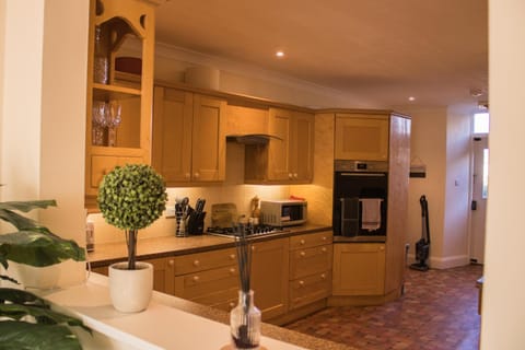 Coffee/tea facilities, Kitchen or kitchenette, dishwasher, minibar, pet friendly, stove